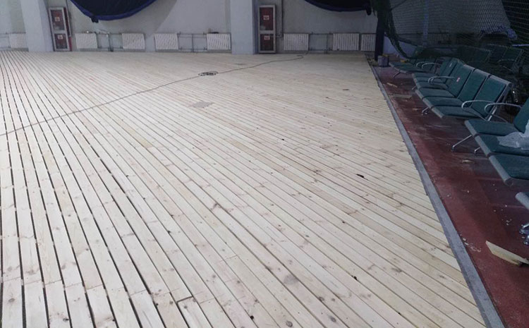 拼接板体育馆木地板怎么翻新