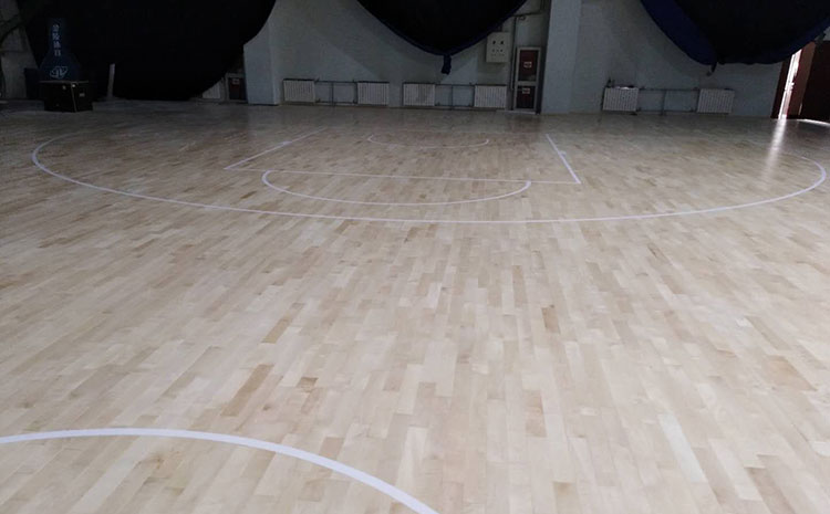 俄勒冈松木地板篮球馆造价是的多少？