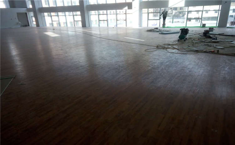 硬木企口排球馆木地板安装工艺