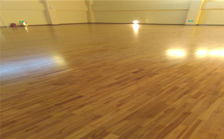 20厚舞台运动木地板造价是的多少？