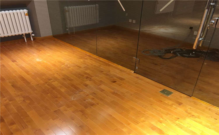 松木篮球馆木地板安装工艺