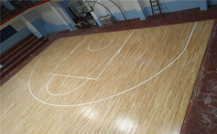 硬木企口篮球场木地板一般多少钱？