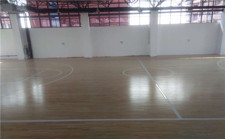 五角枫排球馆木地板怎么维修？