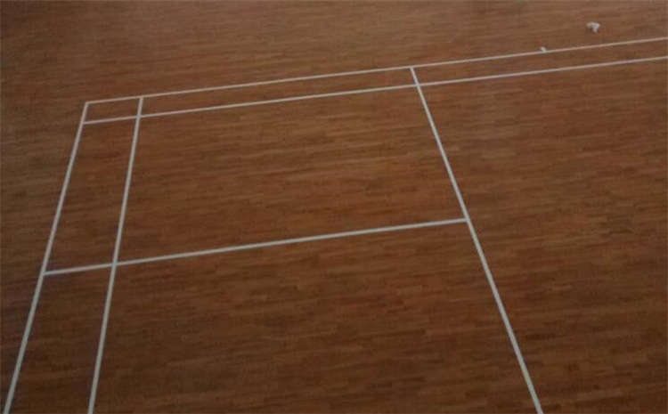 指接板篮球馆木地板多少钱一平米？